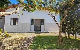 Casa completa a 5 min andando até a praia da Maranduba com 3Dorm